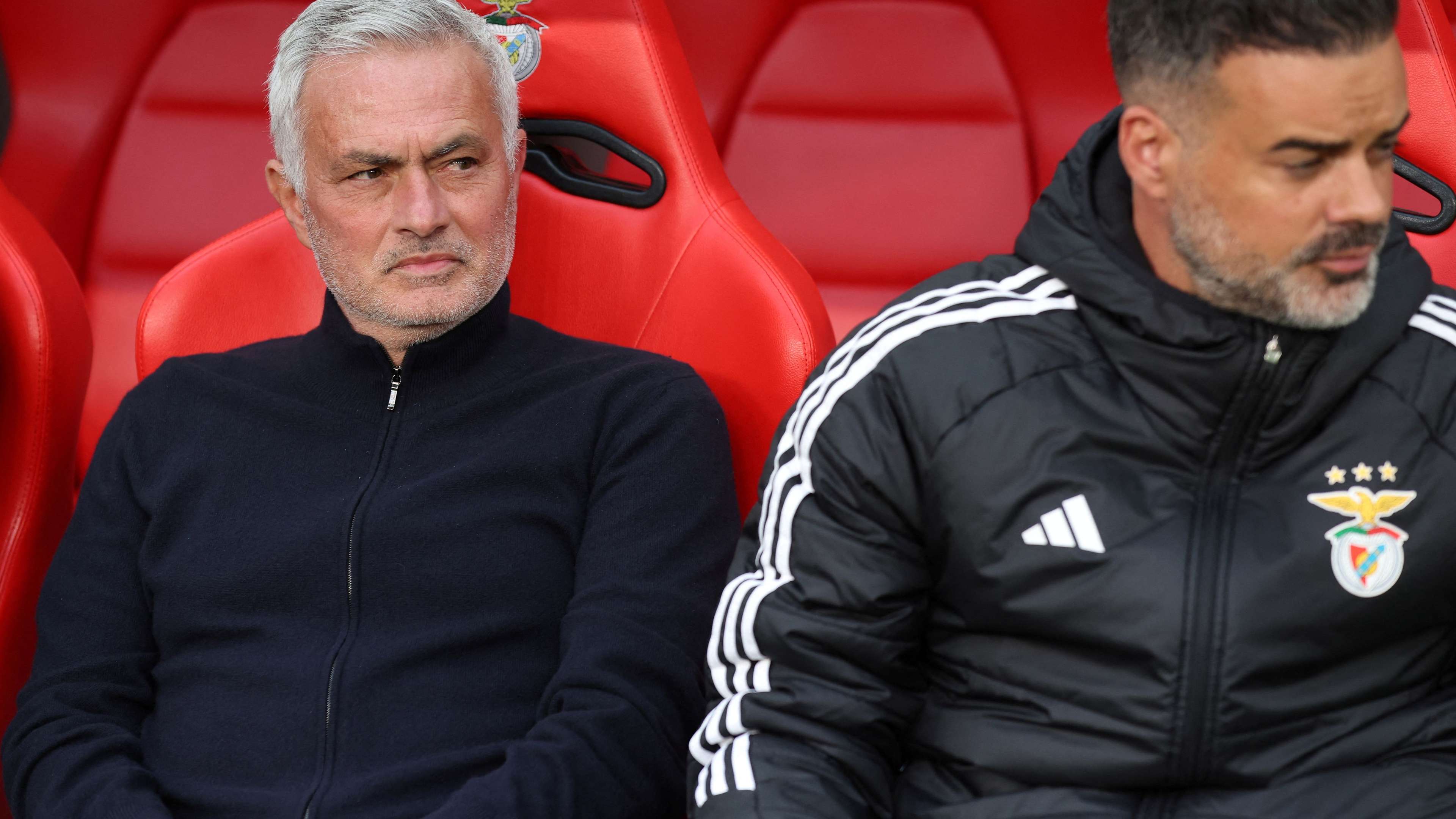 Mourinho breaks down in tears for Silvino Louro: an emotional moment before Benfica’s match in memory of Inter’s former goalkeeping coach