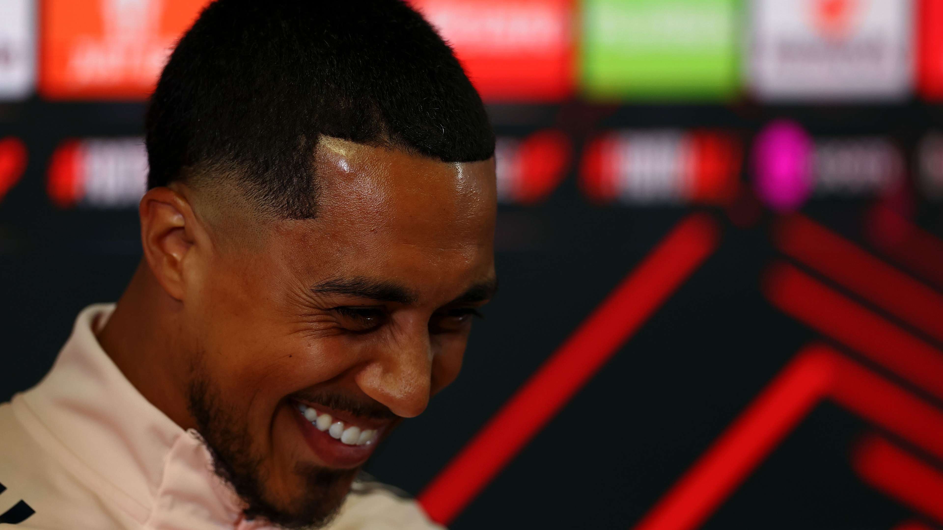 Unai Emery's Deadpan Response Leaves Youri Tielemans in Hysterics