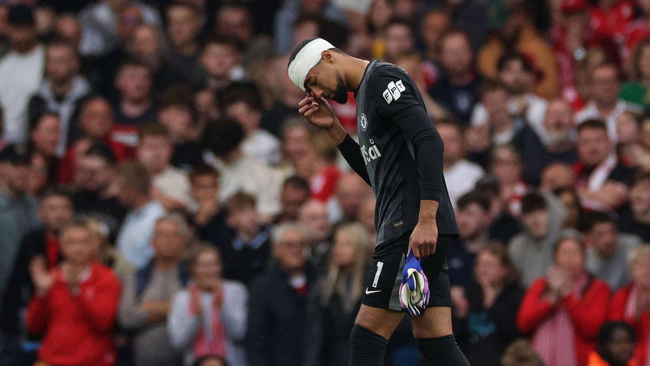 Robert Sanchez Injury Update: Chelsea Goalkeeper Faces Race Against Time for Liverpool Clash