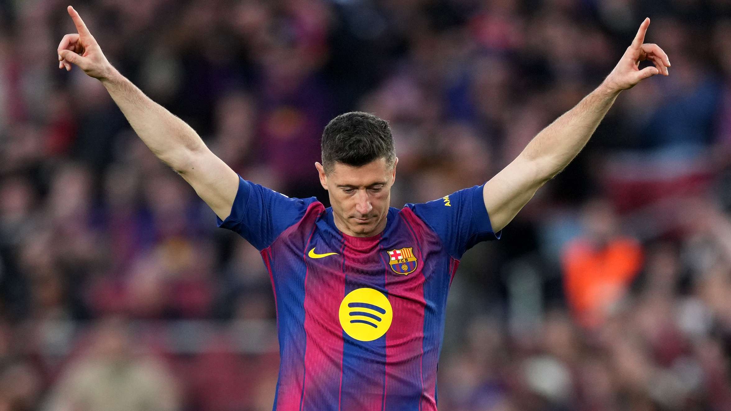 Robert Lewandowski Linked with Move to Liverpool FC