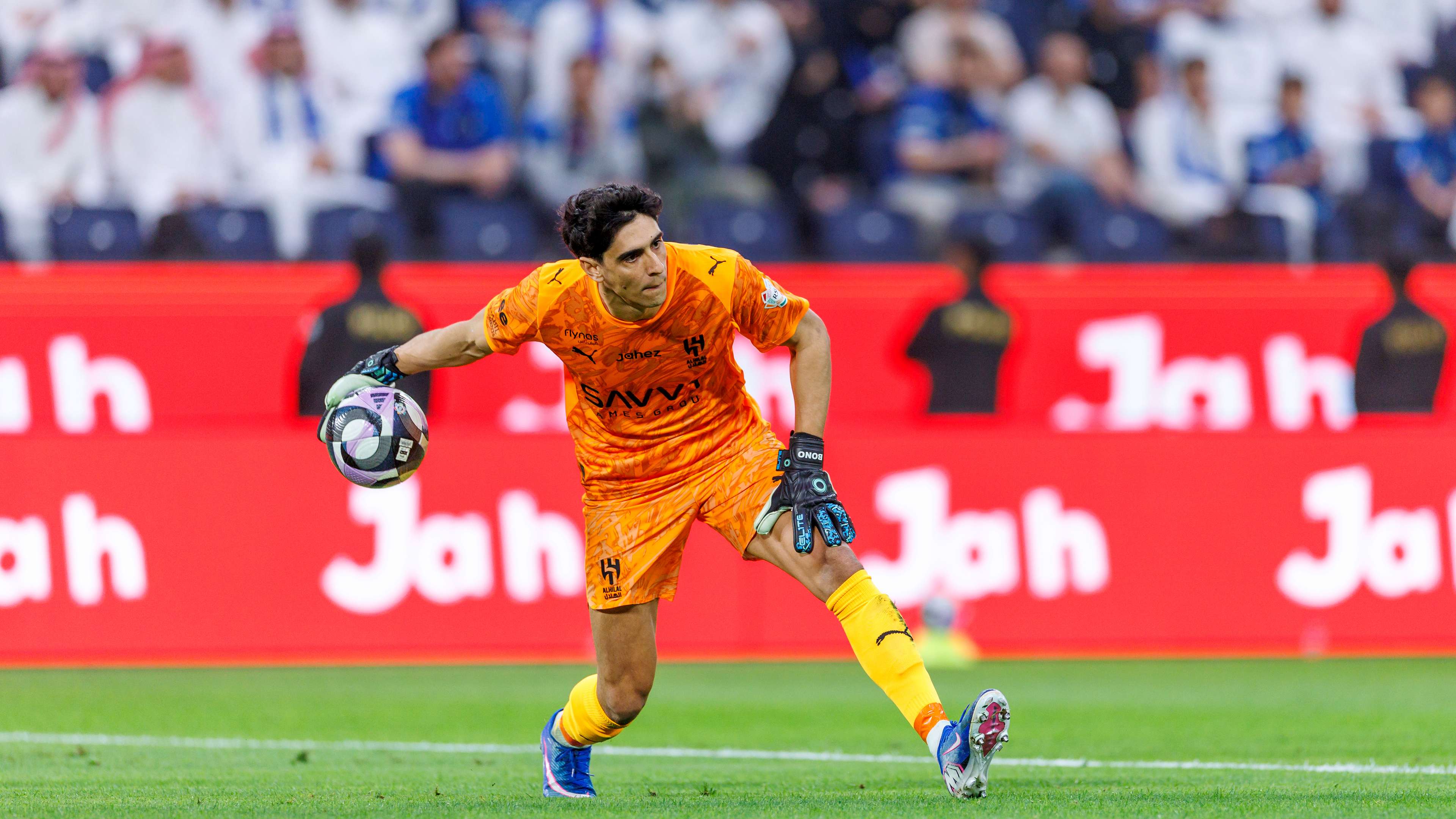 Yassine Bounou Faces Media Storm Ahead of Title Showdown