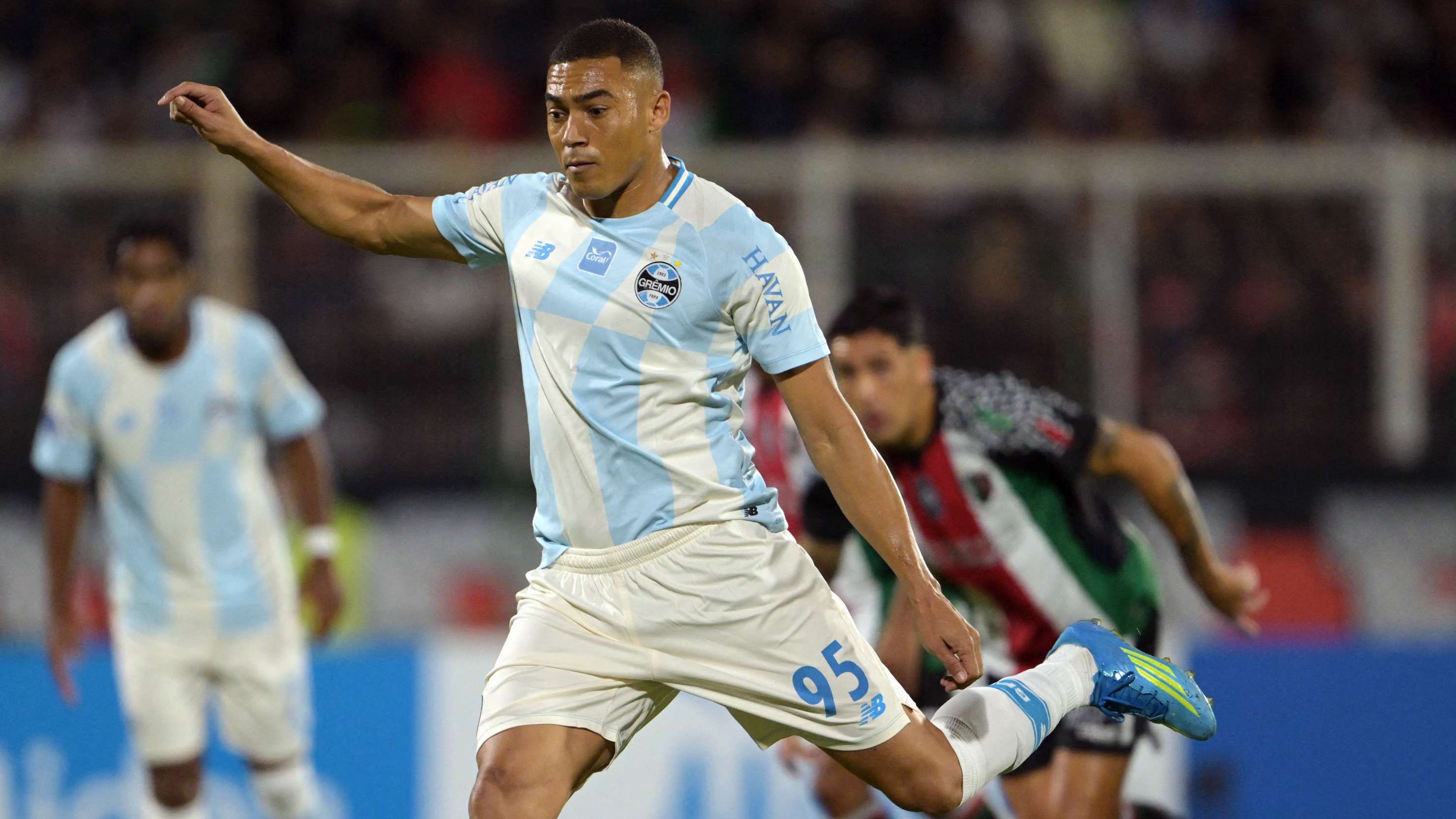 Carlos Vinicius Misses Three Penalties in Six Minutes