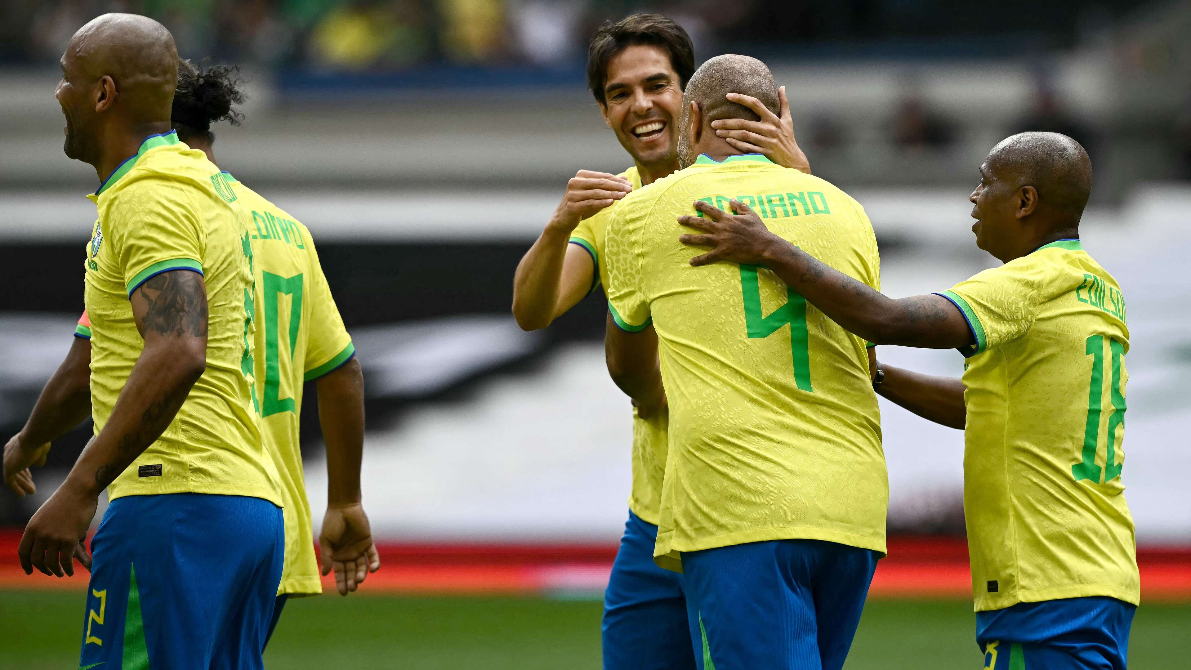 Ronaldinho Shines as Brazil Legends Beat Mexico in Exhibition