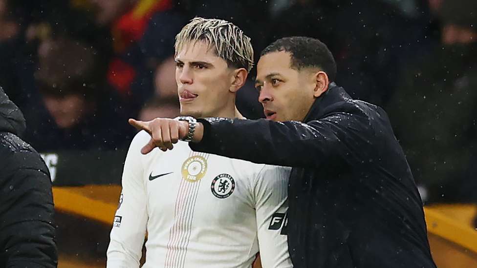 Liam Rosenior Dismisses Alejandro Garnacho Transfer Rumors Amid Chelsea Form Struggles