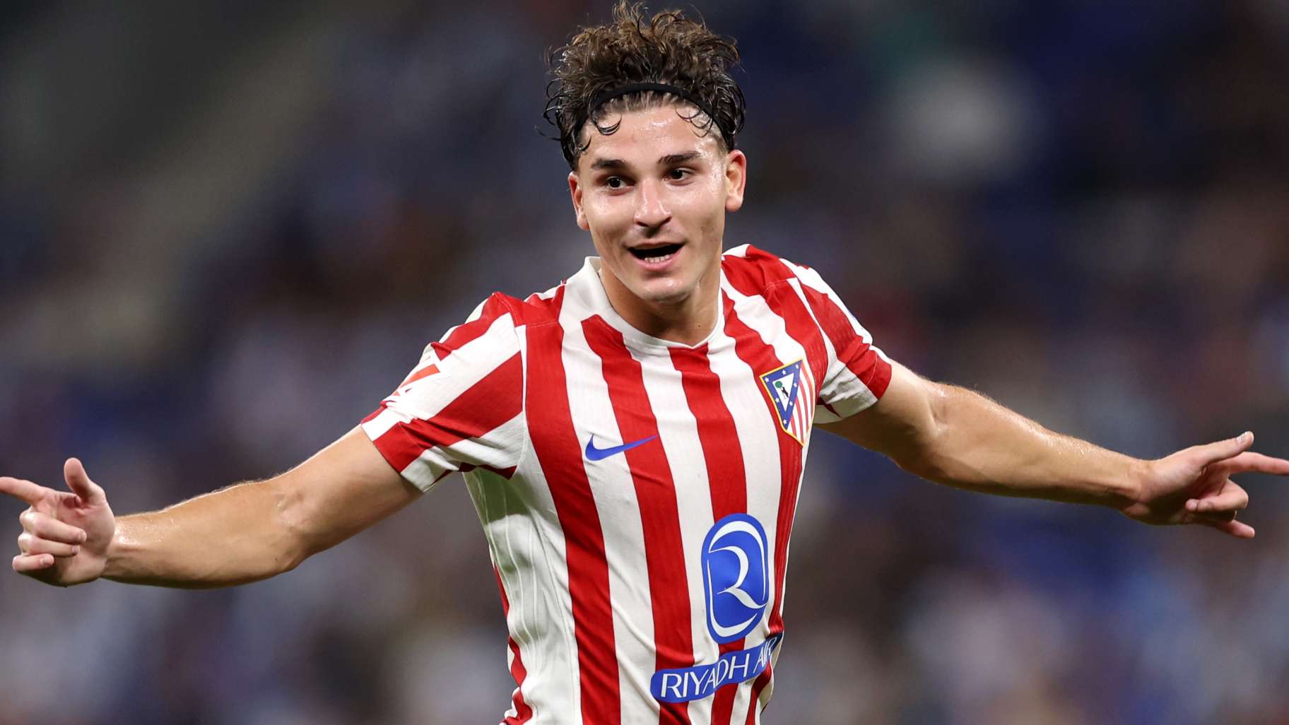 Barcelona Eye Julian Alvarez as Robert Lewandowski Nears Exit