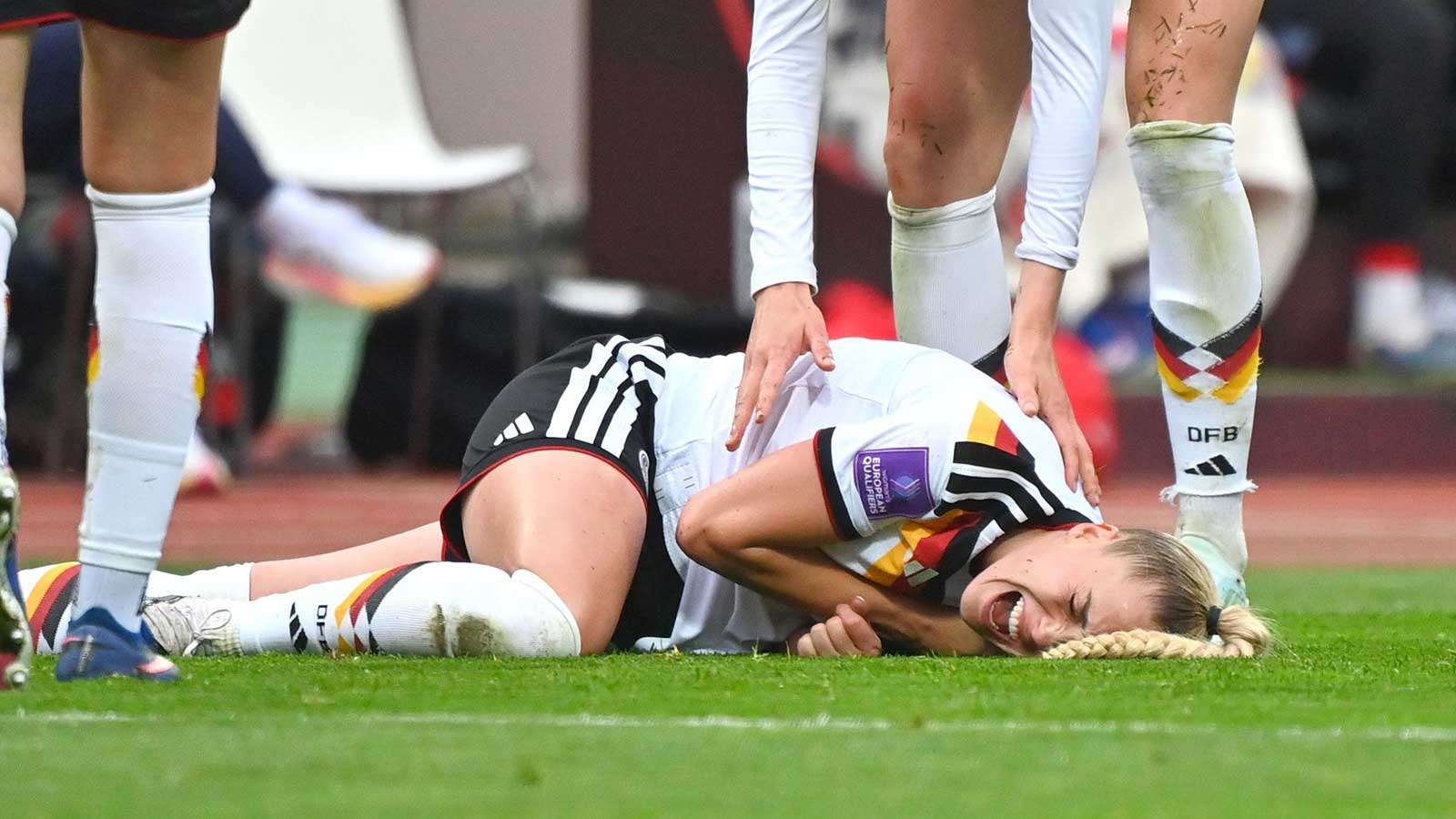 Giulia Gwinn Injury Scare for FC Bayern and Germany