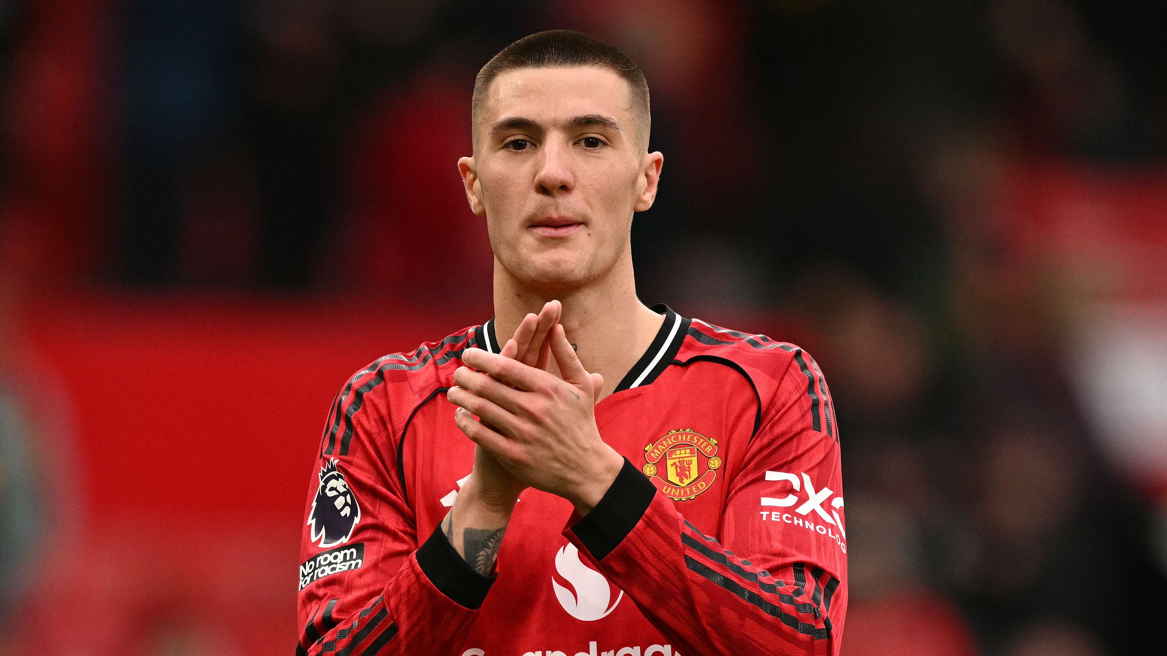 Benjamin Sesko Targets Trophies at Man Utd