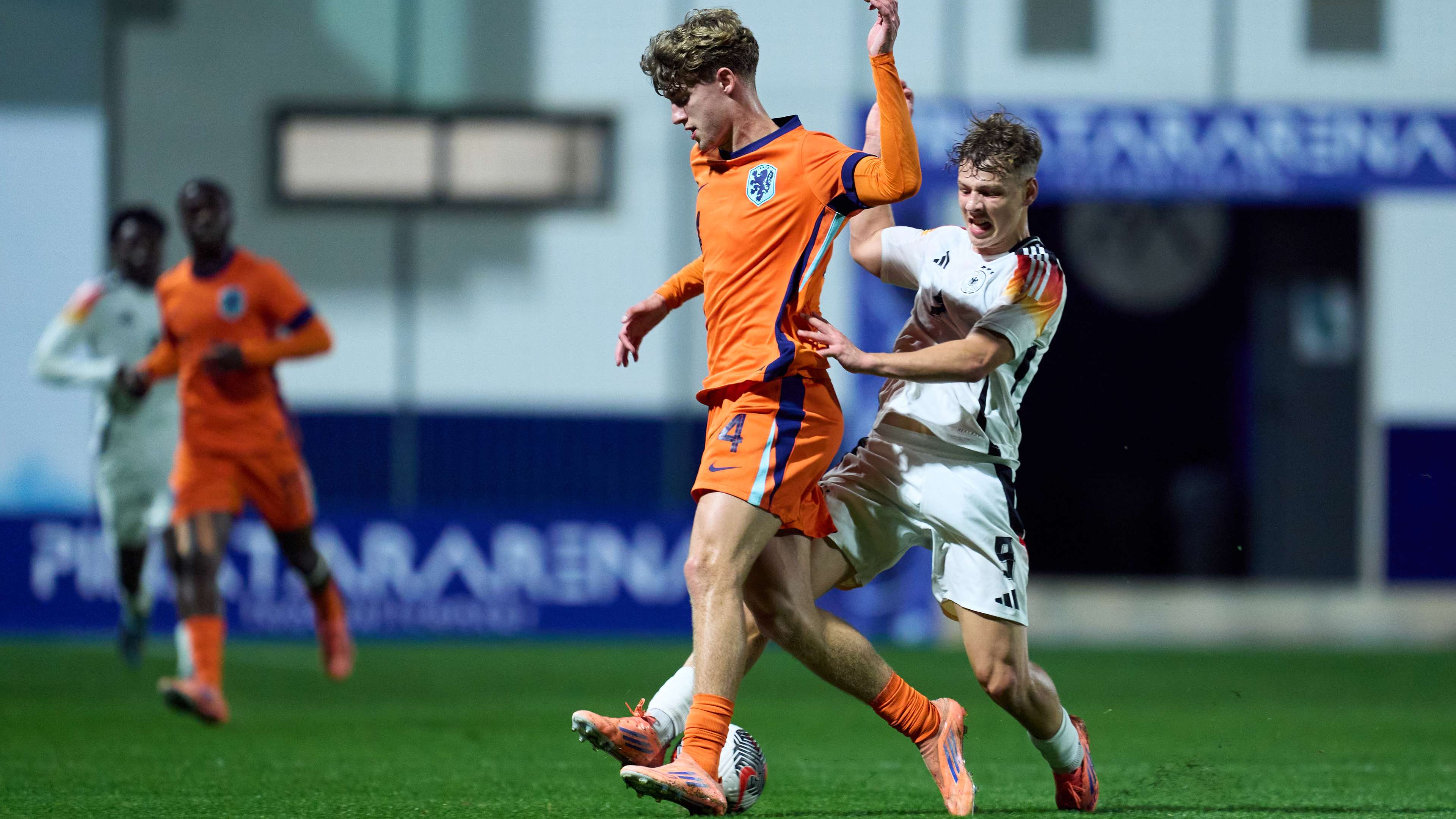 Chelsea and Barcelona eye Twente's Ruud Nijstad