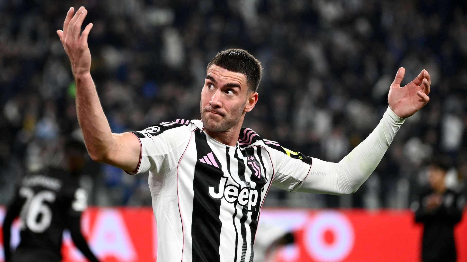 Dusan Vlahovic contract standoff continues with Juventus