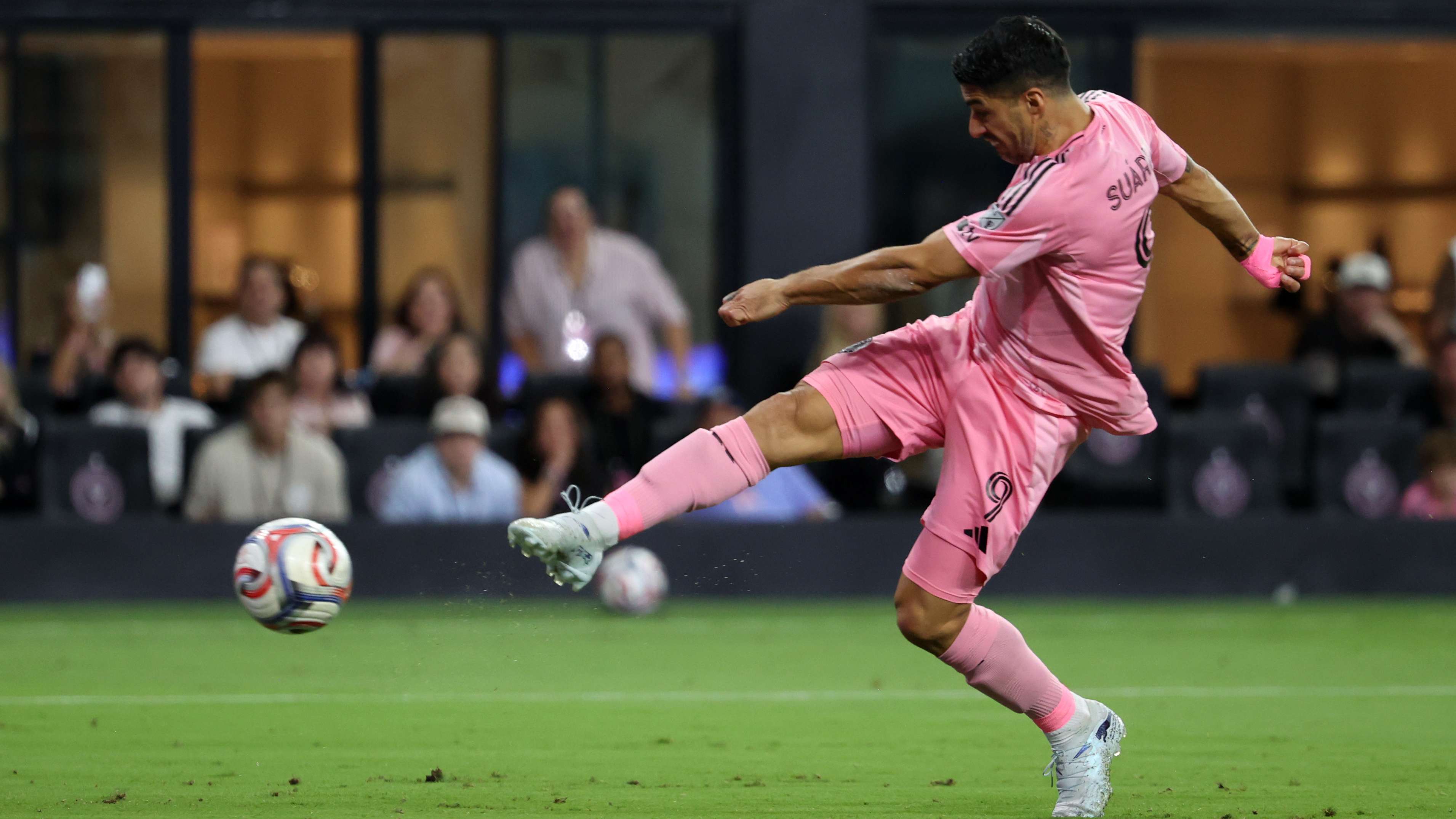 Luis Suarez Stuns with Volley for Inter Miami in MLS