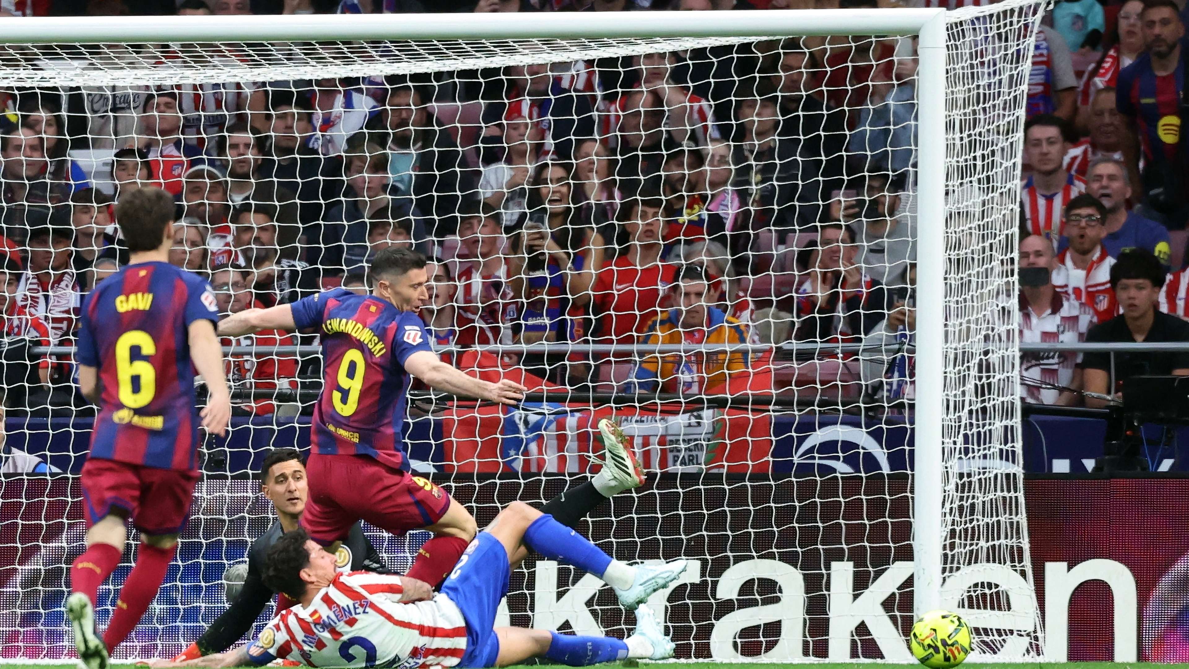 Barcelona beat Atlético thanks to Lewandowski's strike