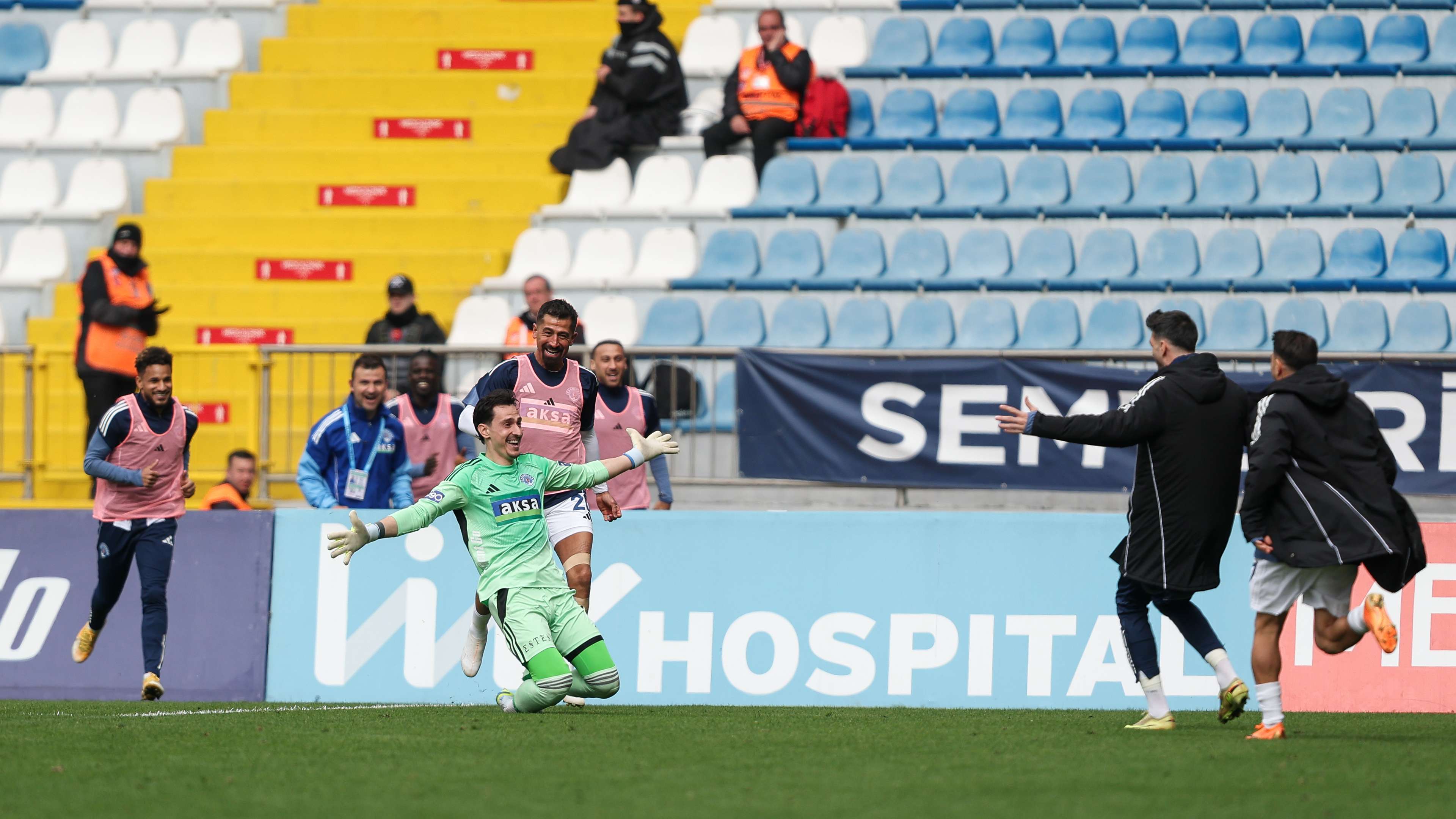 Gianniotis Stuns with 75m Goal in Turkish Super League