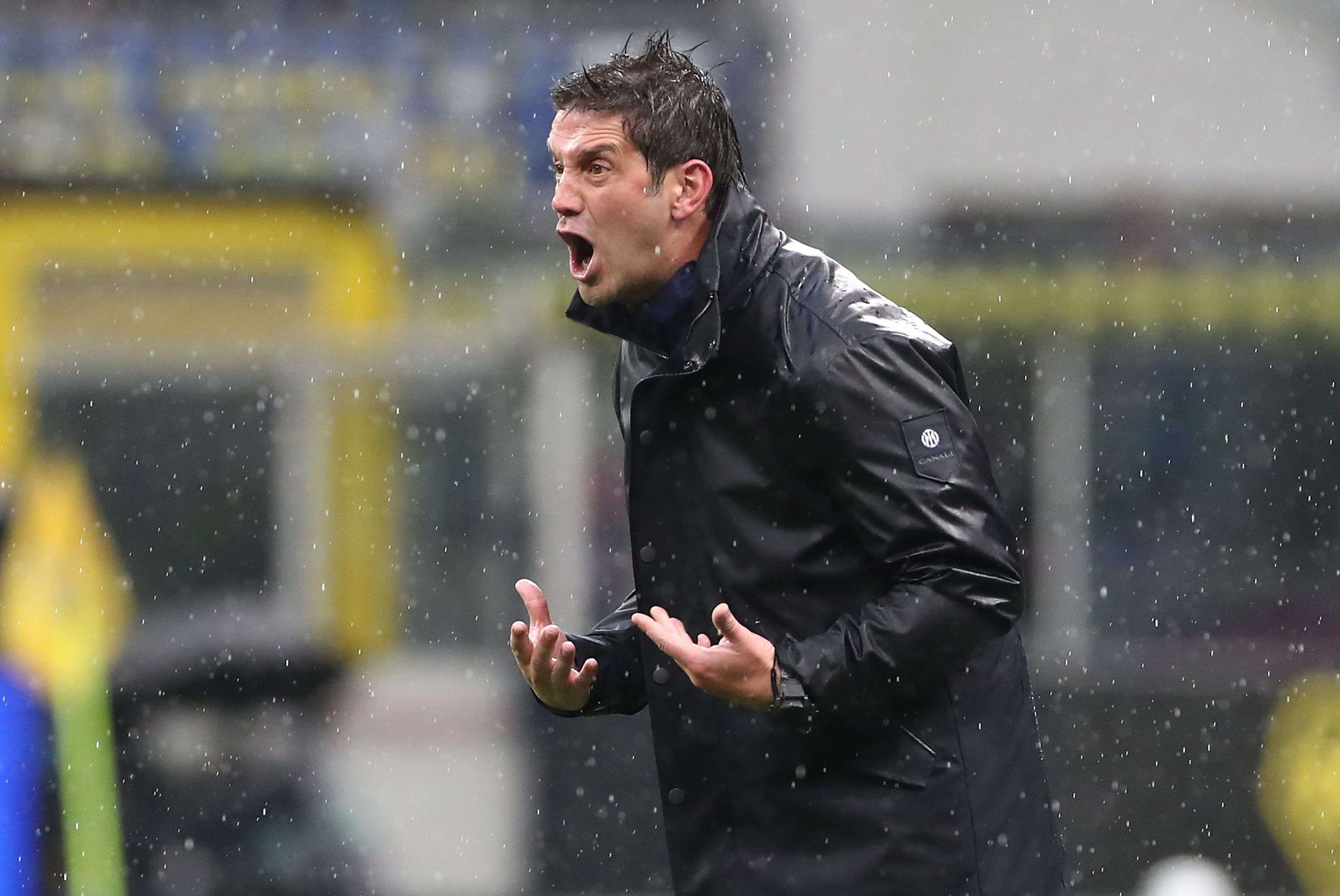 Inter: Scudetto or not, bookmakers see Chivu’s future as a sure thing at 1.40