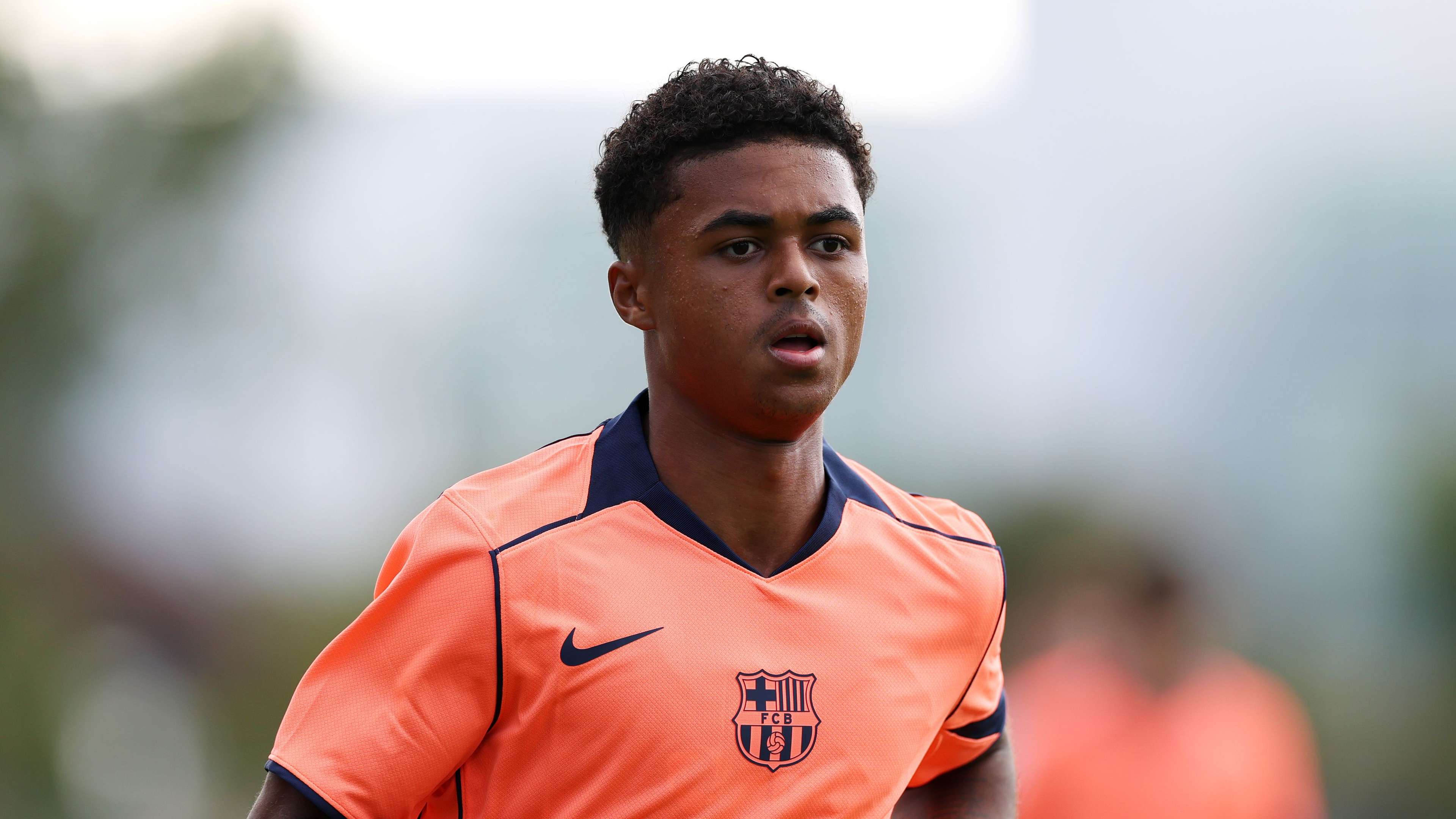 Shane Kluivert signs new deal with FC Barcelona until 2028