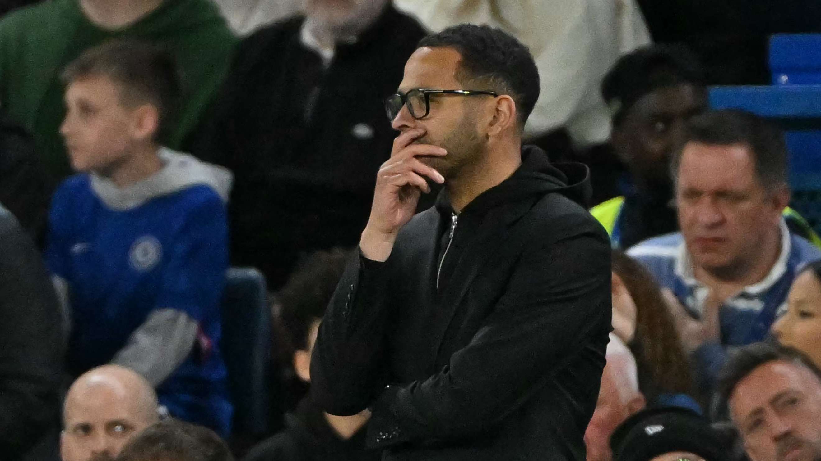 Liam Rosenior Future at Chelsea Uncertain After Manchester United Defeat